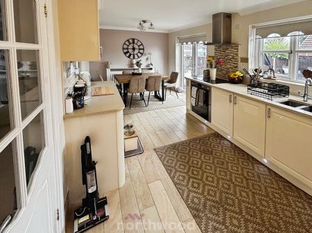 3 bedroom Detached house for sale in Broadwater Drive, Dunscroft, Doncaster, DN7