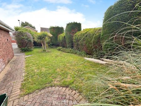 4 bedroom Detached house to let in Roseberry Avenue, Hatfield, Doncaster, DN7