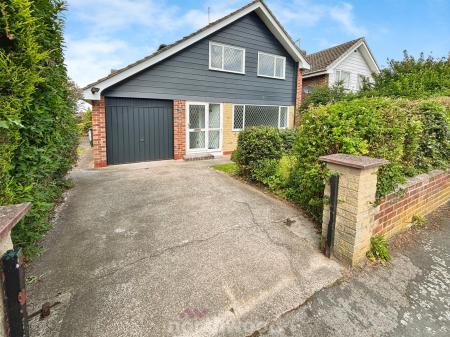 4 bedroom Detached house to let in Roseberry Avenue, Hatfield, Doncaster, DN7