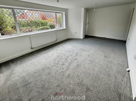 4 bedroom Detached house to let in Roseberry Avenue, Hatfield, Doncaster, DN7