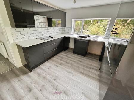 4 bedroom Detached house to let in Roseberry Avenue, Hatfield, Doncaster, DN7