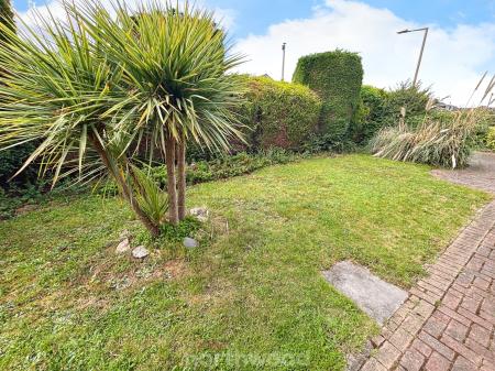4 bedroom Detached house to let in Roseberry Avenue, Hatfield, Doncaster, DN7