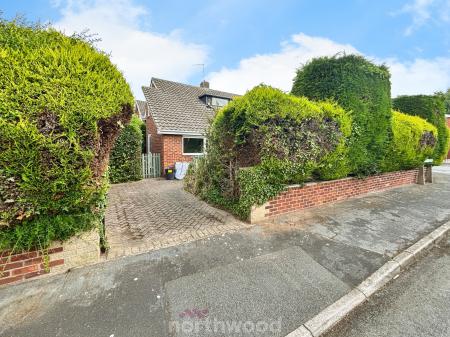 4 bedroom Detached house to let in Roseberry Avenue, Hatfield, Doncaster, DN7