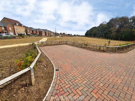 4 bedroom Detached house for sale in Woodland Crescent, Hatfield, Doncaster, DN7