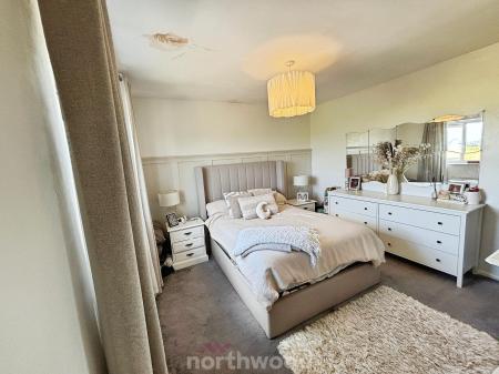 3 bedroom Semi-detached house for sale in Ingram Crescent, Dunscroft, Doncaster, DN7