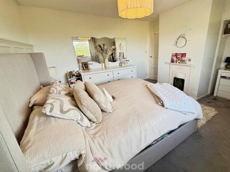 3 bedroom Semi-detached house for sale in Ingram Crescent, Dunscroft, Doncaster, DN7
