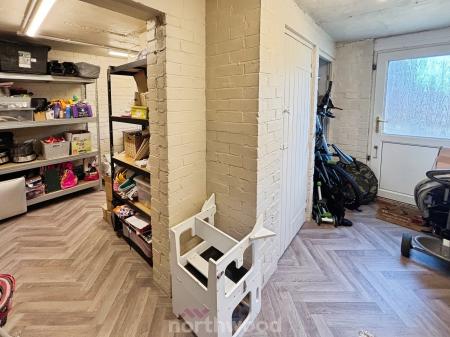 3 bedroom Semi-detached house for sale in Ingram Crescent, Dunscroft, Doncaster, DN7