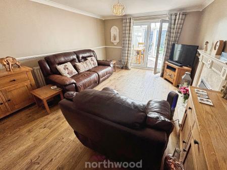 2 bedroom Semi-detached house for sale in Victoria Avenue, Hatfield, Doncaster, DN7