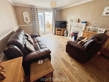 2 bedroom Semi-detached house for sale in Victoria Avenue, Hatfield, Doncaster, DN7