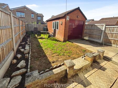2 bedroom Semi-detached house for sale in Victoria Avenue, Hatfield, Doncaster, DN7