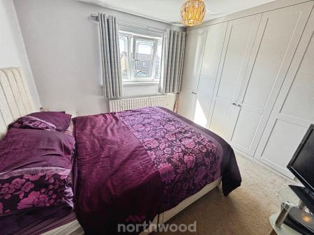 2 bedroom Semi-detached house for sale in Victoria Avenue, Hatfield, Doncaster, DN7