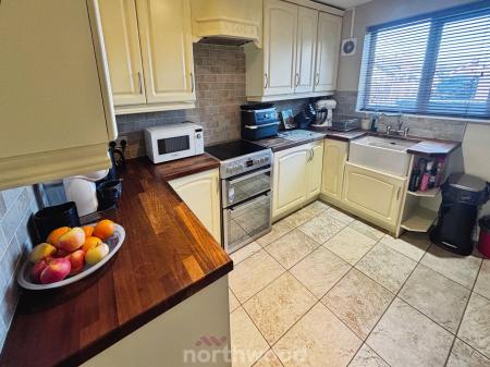2 bedroom Semi-detached house for sale in Victoria Avenue, Hatfield, Doncaster, DN7