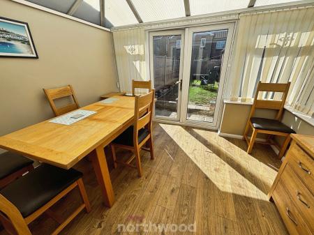 2 bedroom Semi-detached house for sale in Victoria Avenue, Hatfield, Doncaster, DN7