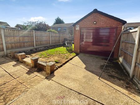 2 bedroom Semi-detached house for sale in Victoria Avenue, Hatfield, Doncaster, DN7