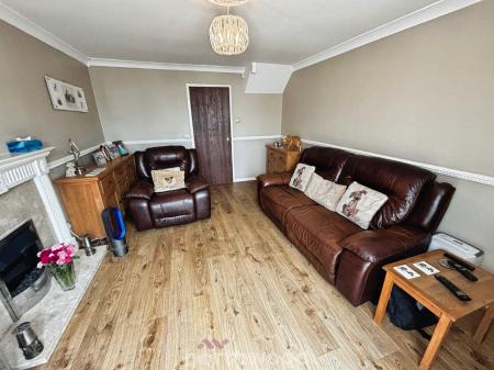 2 bedroom Semi-detached house for sale in Victoria Avenue, Hatfield, Doncaster, DN7