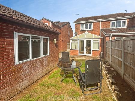 2 bedroom Semi-detached house for sale in Victoria Avenue, Hatfield, Doncaster, DN7