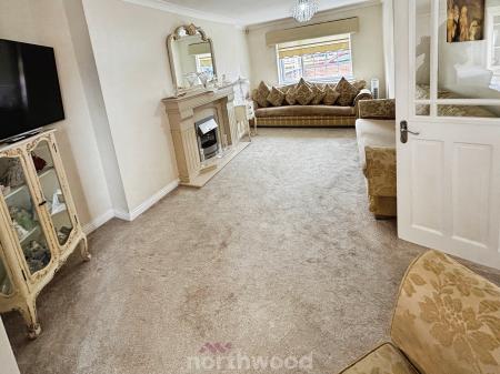 4 bedroom Terraced House for sale in Broadway, Dunscroft, Doncaster, DN7