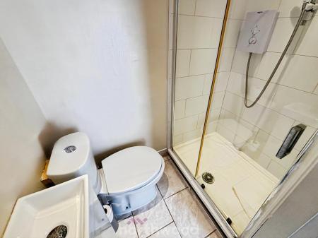 4 bedroom Terraced House for sale in Broadway, Dunscroft, Doncaster, DN7