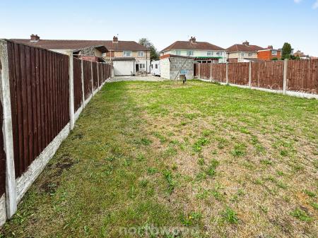 4 bedroom Terraced House for sale in Broadway, Dunscroft, Doncaster, DN7