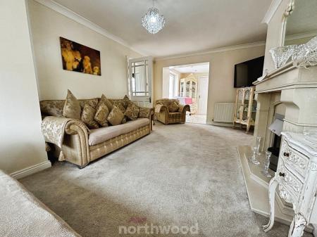 4 bedroom Terraced House for sale in Broadway, Dunscroft, Doncaster, DN7