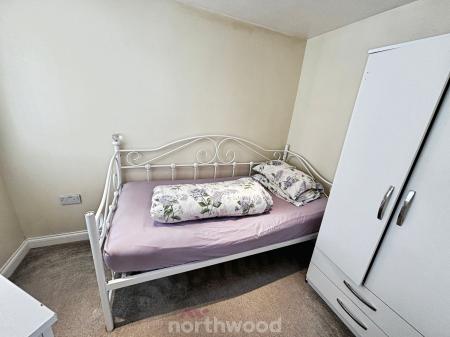 4 bedroom Terraced House for sale in Broadway, Dunscroft, Doncaster, DN7