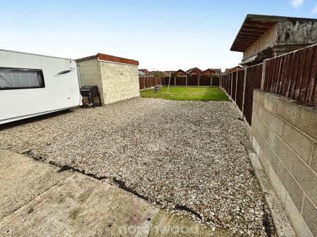 4 bedroom Terraced House for sale in Broadway, Dunscroft, Doncaster, DN7