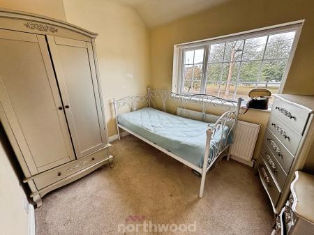 4 bedroom Terraced House for sale in Broadway, Dunscroft, Doncaster, DN7