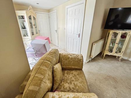 4 bedroom Terraced House for sale in Broadway, Dunscroft, Doncaster, DN7