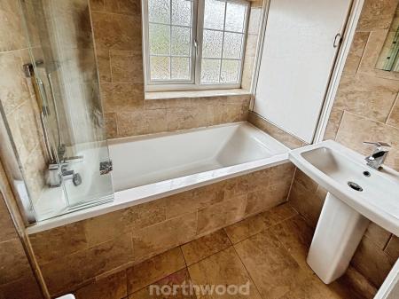 4 bedroom Terraced House for sale in Broadway, Dunscroft, Doncaster, DN7