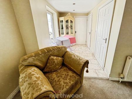 4 bedroom Terraced House for sale in Broadway, Dunscroft, Doncaster, DN7