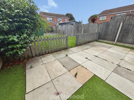 2 bedroom Semi-detached house to let in Homestead Garth, Hatfield, Doncaster, DN7