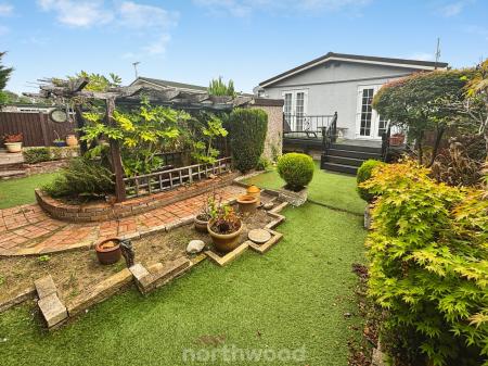 2 bedroom Park home for sale in Redhouse Park Bawtry Road, Hatfield Woodhouse, Doncaster, DN7