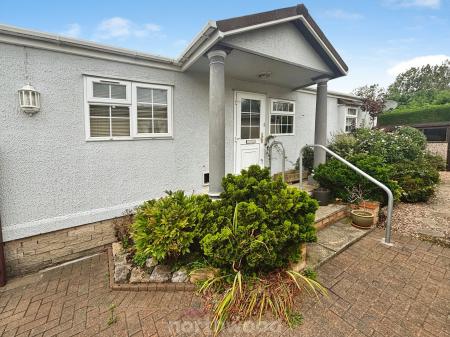 2 bedroom Park home for sale in Redhouse Park Bawtry Road, Hatfield Woodhouse, Doncaster, DN7