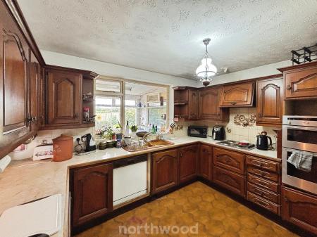 3 bedroom Detached house for sale in Doncaster Road, Stainforth, Doncaster, DN7