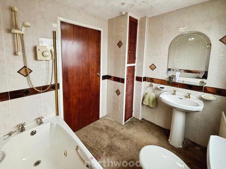 3 bedroom Detached house for sale in Doncaster Road, Stainforth, Doncaster, DN7