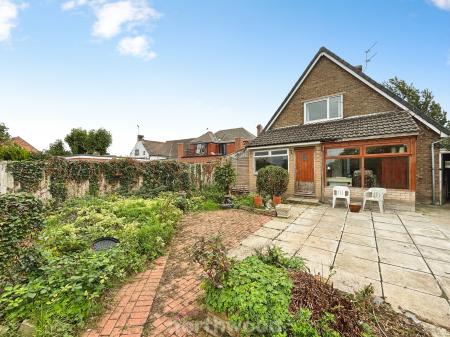 3 bedroom Detached house for sale in Doncaster Road, Stainforth, Doncaster, DN7