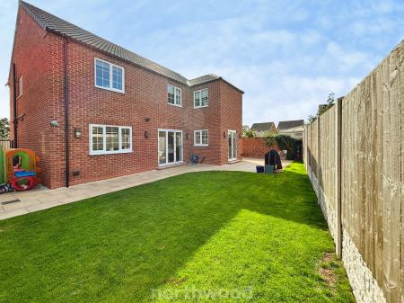 5 bedroom Detached house for sale in Perran Close, Dunsville, Doncaster, DN7