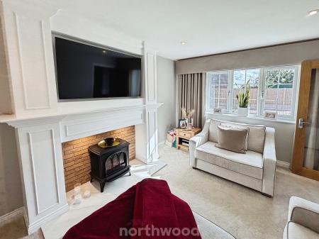 5 bedroom Detached house for sale in Perran Close, Dunsville, Doncaster, DN7