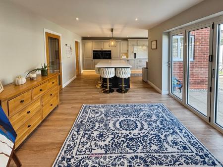5 bedroom Detached house for sale in Perran Close, Dunsville, Doncaster, DN7