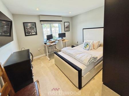 5 bedroom Detached house for sale in Perran Close, Dunsville, Doncaster, DN7