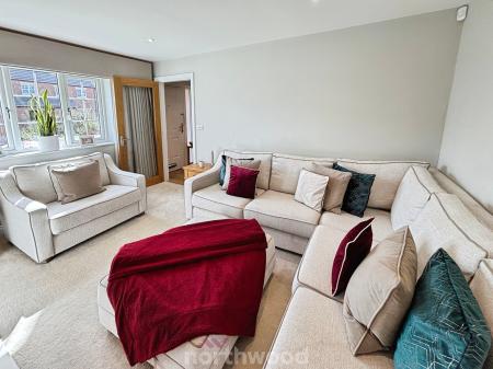 5 bedroom Detached house for sale in Perran Close, Dunsville, Doncaster, DN7