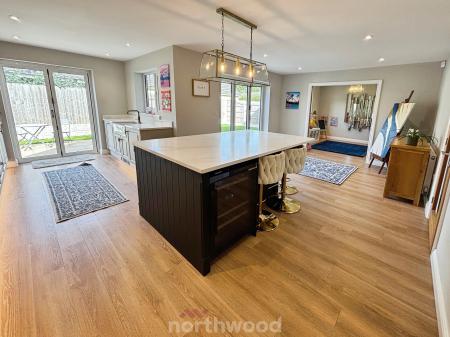 5 bedroom Detached house for sale in Perran Close, Dunsville, Doncaster, DN7