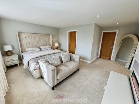 5 bedroom Detached house for sale in Perran Close, Dunsville, Doncaster, DN7