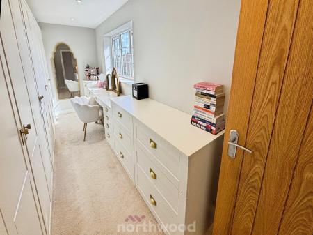 5 bedroom Detached house for sale in Perran Close, Dunsville, Doncaster, DN7