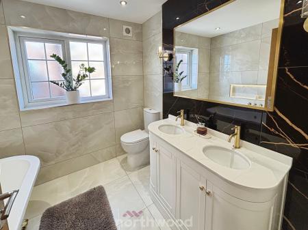 5 bedroom Detached house for sale in Perran Close, Dunsville, Doncaster, DN7