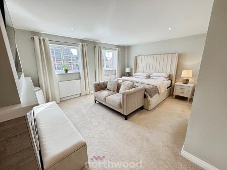 5 bedroom Detached house for sale in Perran Close, Dunsville, Doncaster, DN7