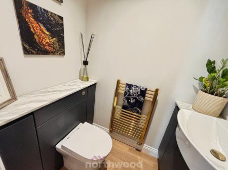 5 bedroom Detached house for sale in Perran Close, Dunsville, Doncaster, DN7