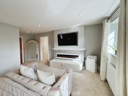 5 bedroom Detached house for sale in Perran Close, Dunsville, Doncaster, DN7