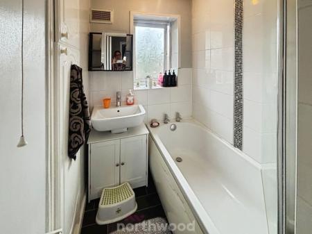 2 bedroom Semi-detached house to let in Coronation Road, Stainforth, Doncaster, DN7