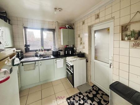 2 bedroom Semi-detached house to let in Coronation Road, Stainforth, Doncaster, DN7